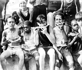 吃瓜群众拍照录像违法吗,法律边界与行为规范解析